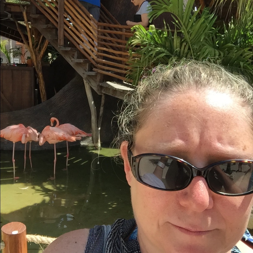 Meet your Posher, Lorie
